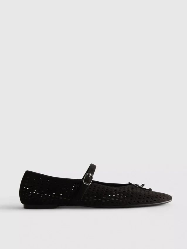 Lasergeschnittene Mary-Jane-Flache Schuhe