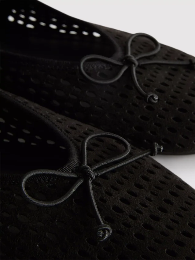 Lasergeschnittene Mary-Jane-Flache Schuhe
