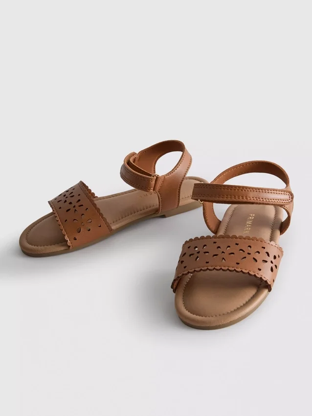 Lasergeschnittene Sandalen