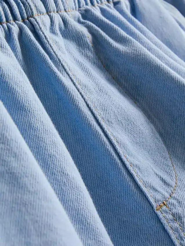 Lauffrack aus Baumwoll-Denim-Shorts