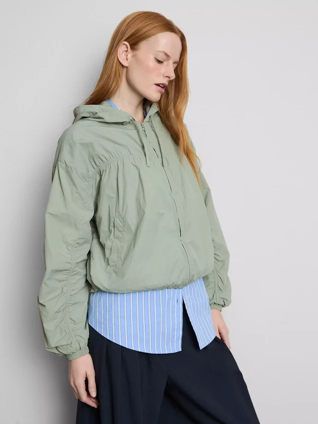 Leichte, geraffte Jacke