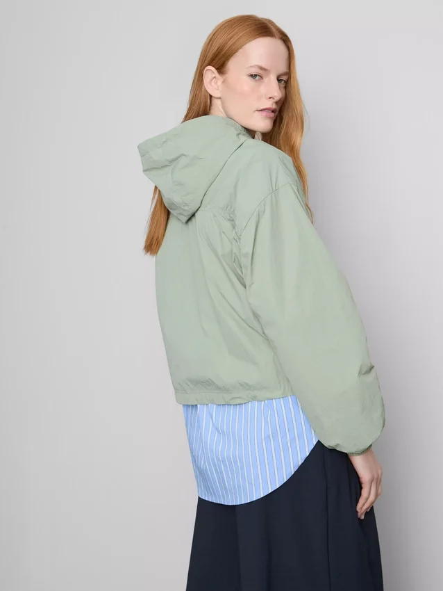 Leichte, geraffte Jacke