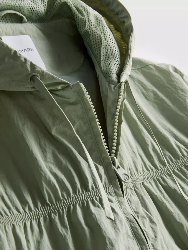 Leichte, geraffte Jacke