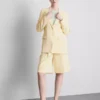 Lila Blazer mit einreihigem Knopfverschluss