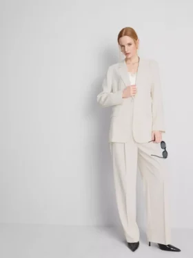 Lila Blazer mit einreihigem Knopfverschluss
