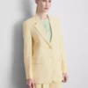 Lila Blazer mit einreihigem Knopfverschluss