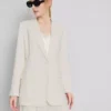 Lila Blazer mit einreihigem Knopfverschluss
