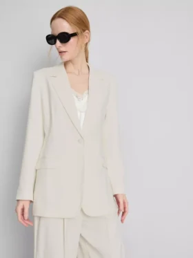 Lila Blazer mit einreihigem Knopfverschluss
