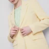 Lila Blazer mit einreihigem Knopfverschluss