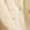 Lila Blazer mit einreihigem Knopfverschluss