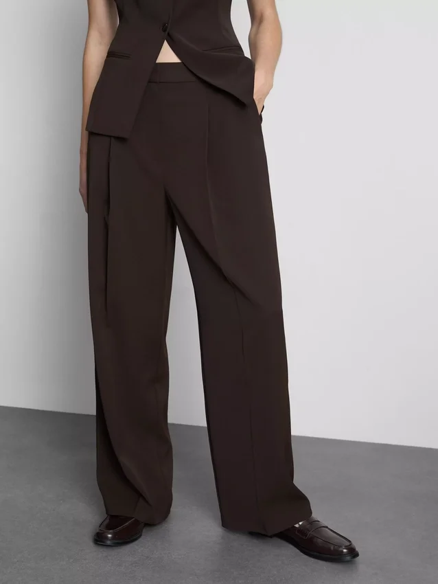 Lila Hose mit geradem Bein