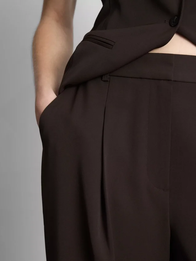 Lila Hose mit geradem Bein
