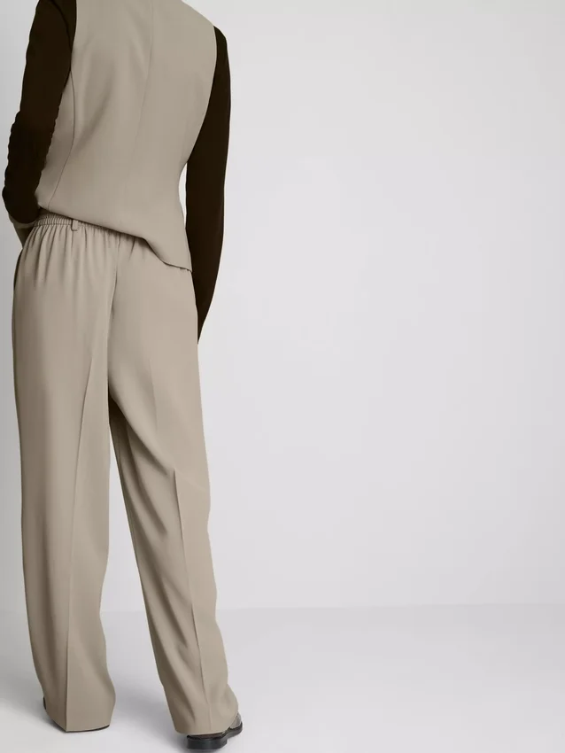 Lila Hose mit geradem Bein