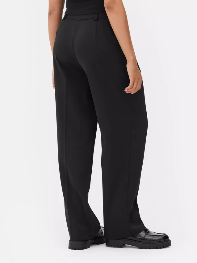 Lila Hose mit geradem Bein