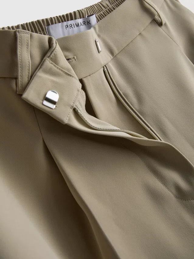 Lila Hose mit geradem Bein