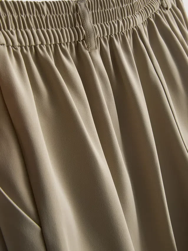 Lila Hose mit geradem Bein