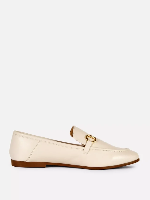 Loafer aus Kunstleder mit Trensen-Motiv