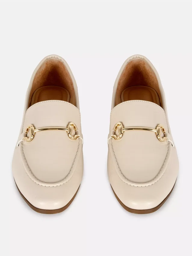 Loafer aus Kunstleder mit Trensen-Motiv
