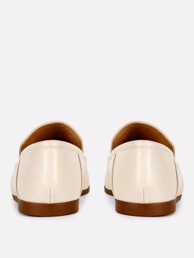 Loafer aus Kunstleder mit Trensen-Motiv