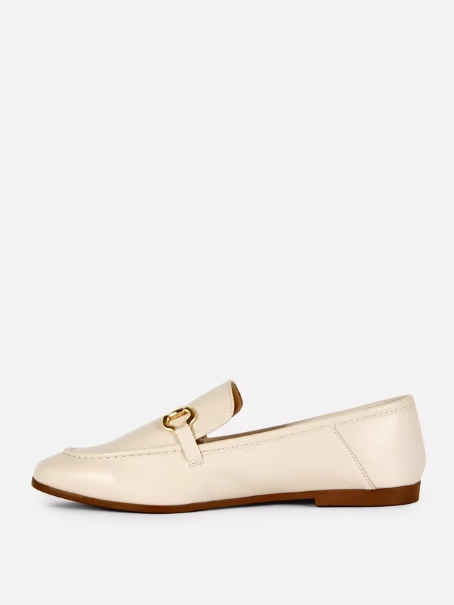 Loafer aus Kunstleder mit Trensen-Motiv
