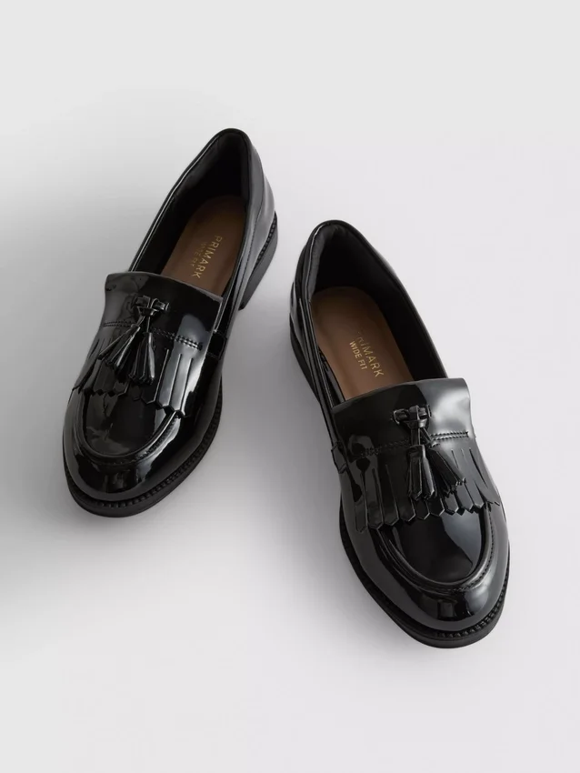 Loafer in weiter Passform aus Lackleder