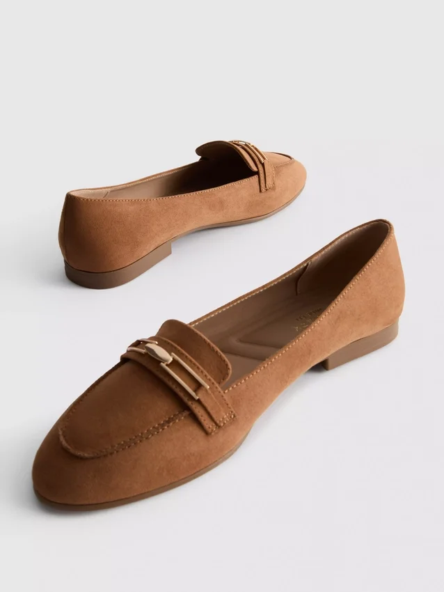 Loafer mit breiter Passform und niedrigem Schaft