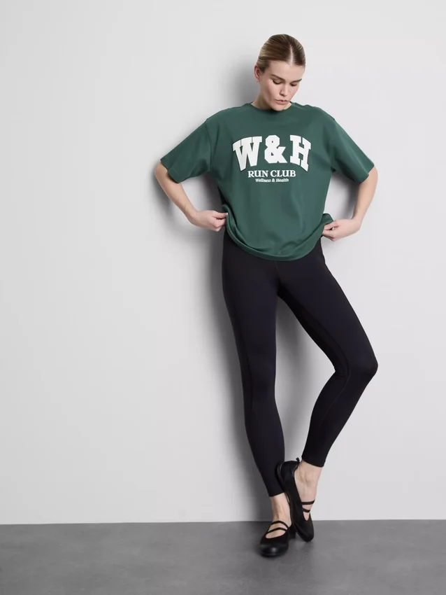 Locker sitzendes Active-T-Shirt aus Baumwolle mit Grafikprint