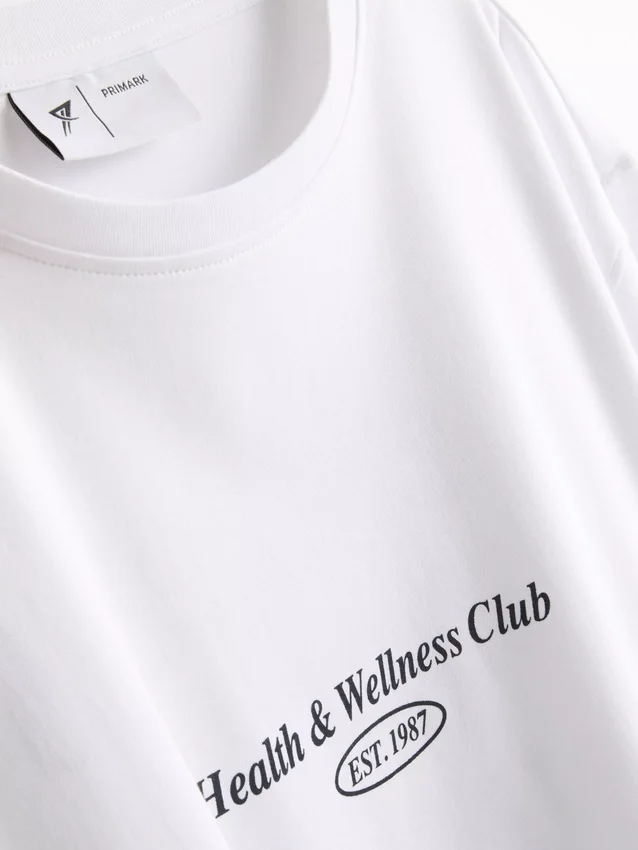 Locker sitzendes Active-T-Shirt aus Baumwolle mit Grafikprint