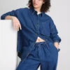 Locker sitzendes Baumwoll-Denim-Hemd mit Knopfleiste