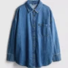 Locker sitzendes Baumwoll-Denim-Hemd mit Knopfleiste
