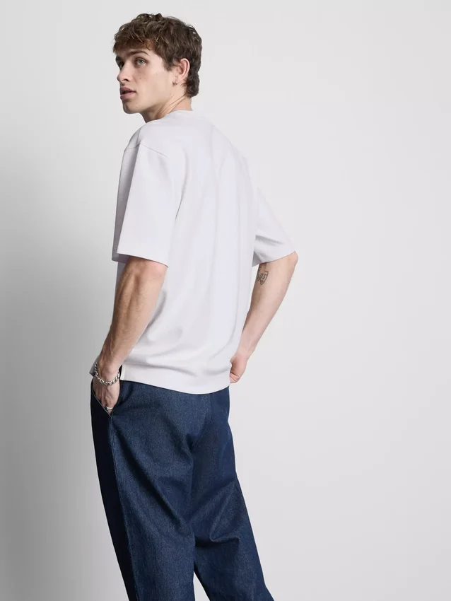 Locker sitzendes Kurzarm-T-Shirt