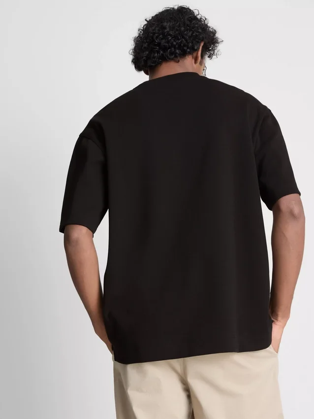 Locker sitzendes Kurzarm-T-Shirt