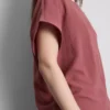 Locker sitzendes T-Shirt mit Rundhalsausschnitt und guter Luftzirkulation