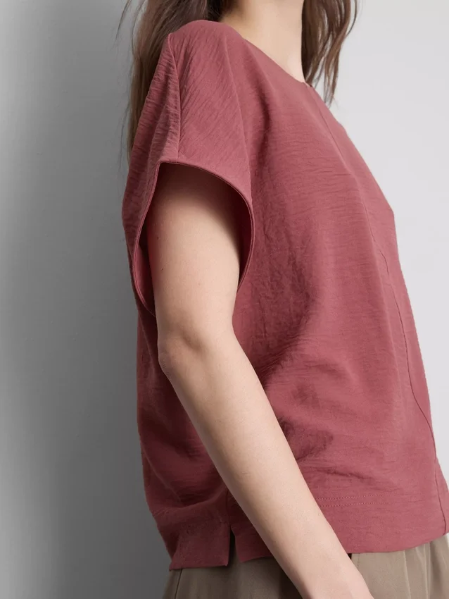 Locker sitzendes T-Shirt mit Rundhalsausschnitt und guter Luftzirkulation