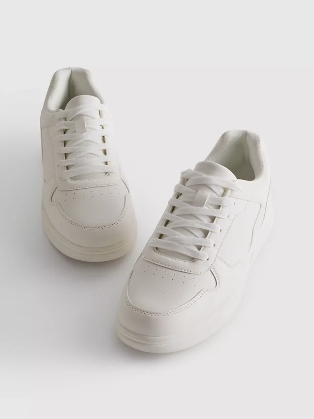 Low-Top-Sneaker mit Einsätzen