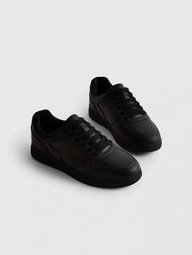 Low-Top-Sneaker mit Einsätzen