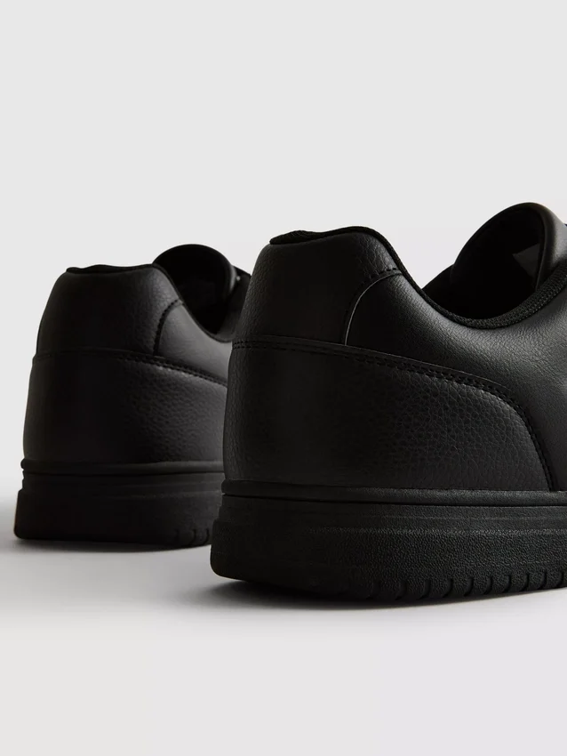 Low-Top-Sneaker mit Einsätzen