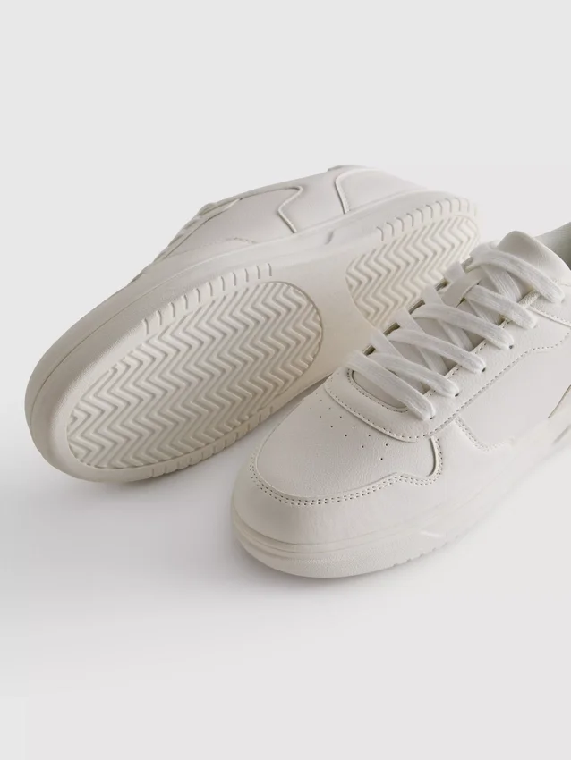 Low-Top-Sneaker mit Einsätzen