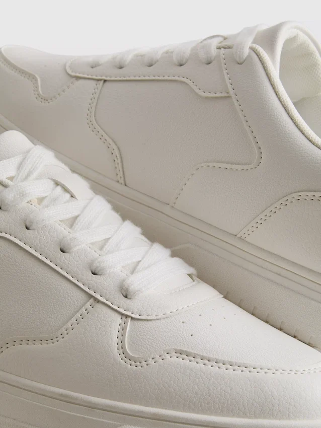 Low-Top-Sneaker mit Einsätzen