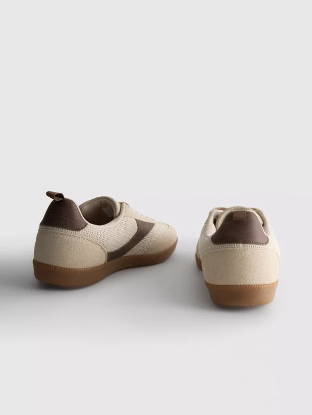 Low-Top-Sneaker mit Gummisohle