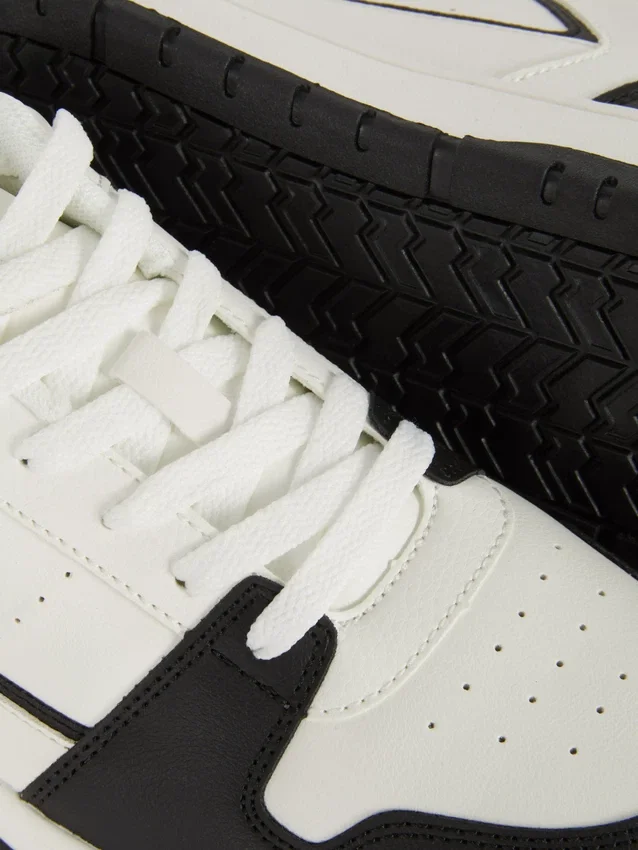 Low-Top-Sneakers