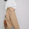 Lässige Hose mit ausgestelltem Bein