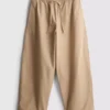 Lässige Hose mit ausgestelltem Bein