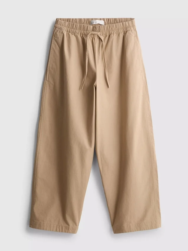 Lässige Hose mit ausgestelltem Bein