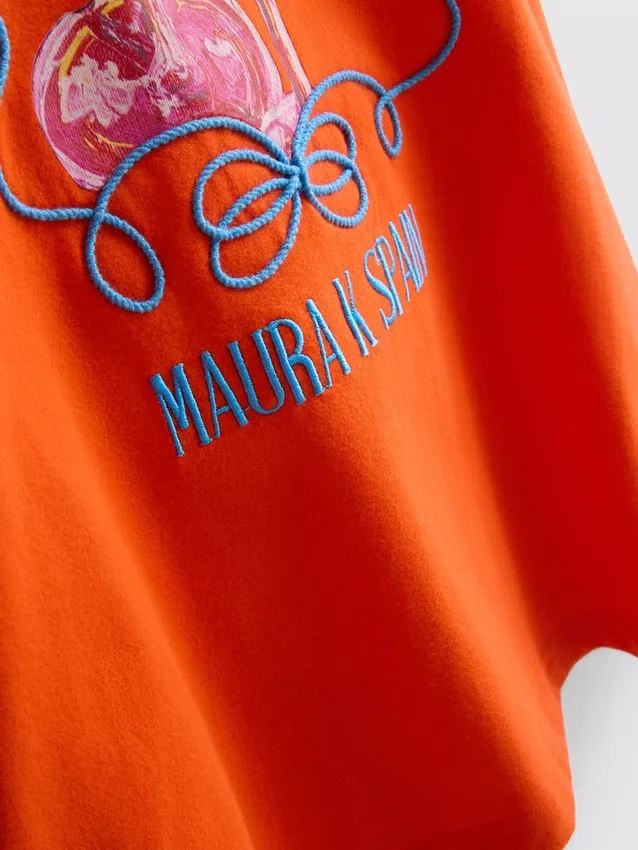 Maura K Spain – lässiges T-Shirt mit Grafikprint