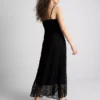Maxikleid mit V-Ausschnitt und Spitze