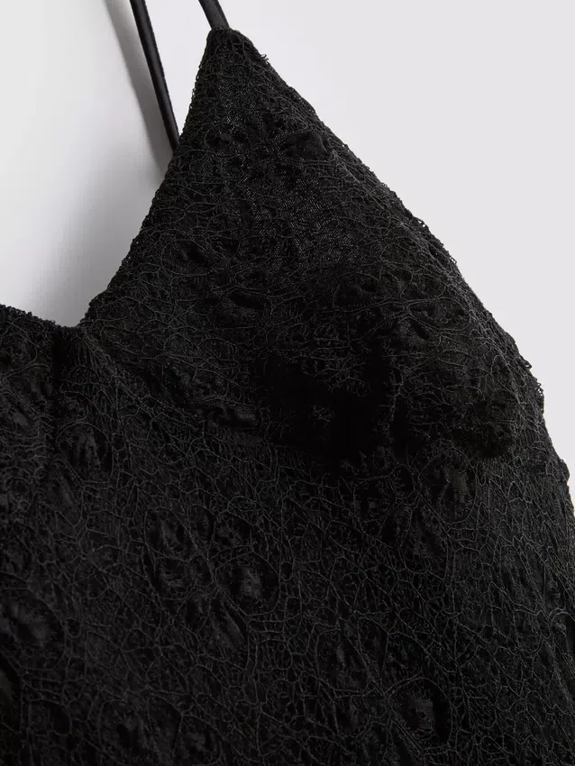 Maxikleid mit V-Ausschnitt und Spitze