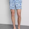 Mediterrane Shorts mit Struktur im Stil mediterraner Fliesen