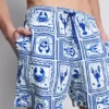Mediterrane Shorts mit Struktur im Stil mediterraner Fliesen