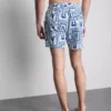 Mediterrane Shorts mit Struktur im Stil mediterraner Fliesen
